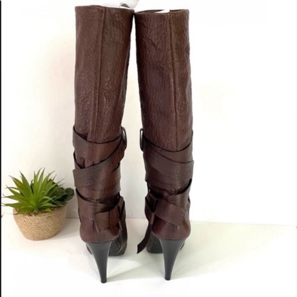 BCBGMAXAZRIA brown boots 9 - Picture 9 of 11